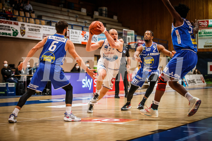 Basketball, bet-at-home Basketball Superliga 2021/22, Grunddurchgang Runde 8, Oberwart Gunners, Gmunden Swans, Sebastian Käferle (7)