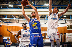 Basketball, bet-at-home Basketball Superliga 2021/22, Grunddurchgang Runde 8, Oberwart Gunners, Gmunden Swans, Daniel Köppel (14)