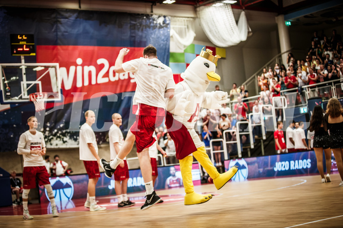 Basketball, FIBA EuroBasket 2025 Qualifiers , , AUSTRIA, IRELAND, Jakob PÖLTL (12), Airwin (Maskottchen)