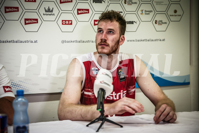 Basketball, FIBA EuroBasket 2025 Qualifiers , , AUSTRIA, IRELAND, Pressekonferenz: Jakob PÖLTL (12)