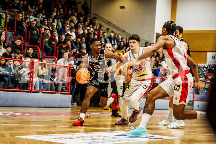 Basketball, win2day Basketball Superliga 2023/24, Grunddurchgang 16.Runde, Traiskirchen Lions, Kapfenberg Bulls, Rudi Williams (3)