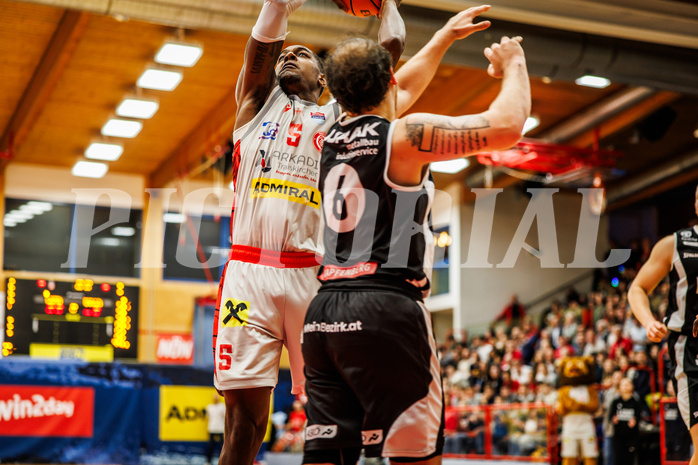 Basketball, win2day Basketball Superliga 2023/24, Grunddurchgang 16.Runde, Traiskirchen Lions, Kapfenberg Bulls, Davon Clare (5)