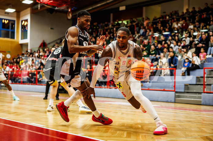 Basketball, win2day Basketball Superliga 2023/24, Grunddurchgang 16.Runde, Traiskirchen Lions, Kapfenberg Bulls, Davon Clare (5)