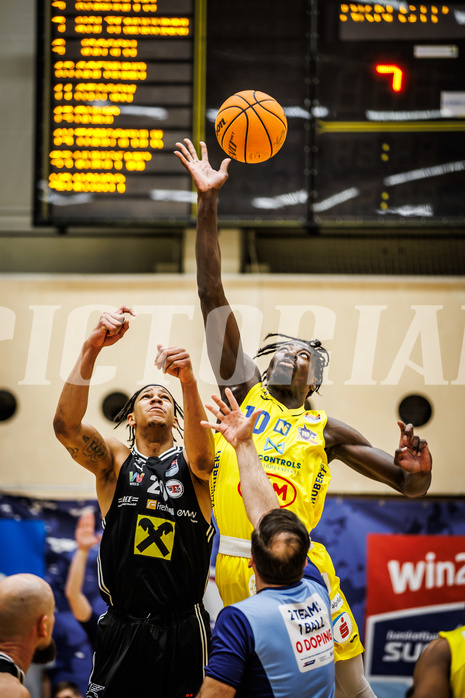 Basketball, Win2Day Superliga 2023/24, Grunddurchgang 16.Runde, SKN St. Pölten, Flyers Wels, Christopher Ferguson (20), Ajiroghene Ogemuno-Johnson (10)