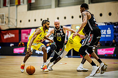 Basketball, Win2Day Superliga 2023/24, Grunddurchgang 16.Runde, SKN St. Pölten, Flyers Wels, Michael Anthony Randolph Jr. (5), Christian Von Fintel (27)