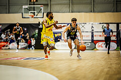 Basketball, Win2Day Superliga 2023/24, Grunddurchgang 16.Runde, SKN St. Pölten, Flyers Wels, Michael Anthony Randolph Jr. (5), Dejan Kovacevic (17)
