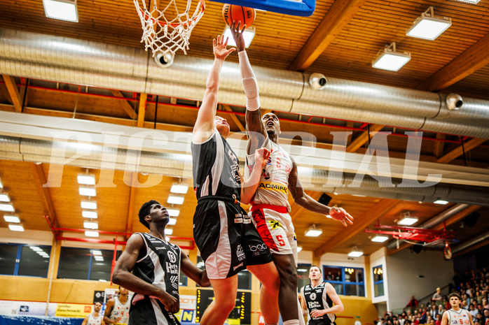 Basketball, win2day Basketball Superliga 2023/24, Grunddurchgang 16.Runde, Traiskirchen Lions, Kapfenberg Bulls, Davon Clare (5)
