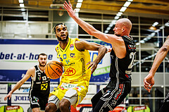 Basketball, Win2Day Superliga 2023/24, Grunddurchgang 16.Runde, SKN St. Pölten, Flyers Wels, Michael Anthony Randolph Jr. (5), Christian Von Fintel (27)