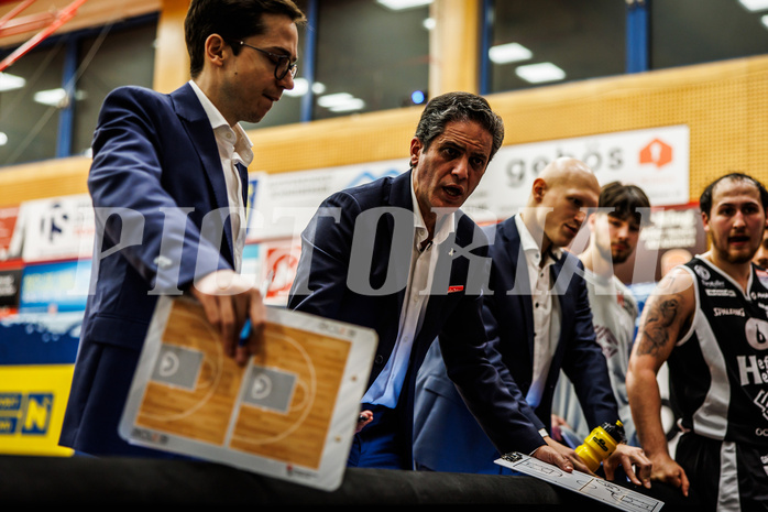 Basketball, win2day Basketball Superliga 2023/24, Grunddurchgang 16.Runde, Traiskirchen Lions, Kapfenberg Bulls, Antonio Herrera (Head Coach)