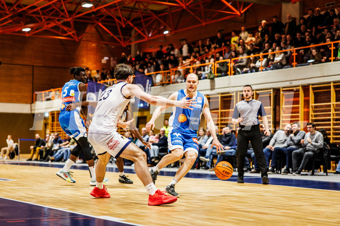 Basketball, win2day Basketball Superliga 2023/224, Grunddurchgang Runde 16, BBC Nord Dragonz, Oberwart Gunners, Sebastian Käferle (7)