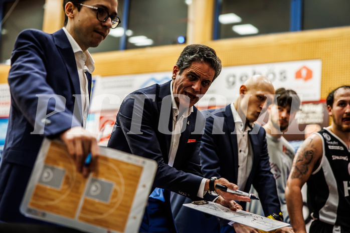 Basketball, win2day Basketball Superliga 2023/24, Grunddurchgang 16.Runde, Traiskirchen Lions, Kapfenberg Bulls, Antonio Herrera (Head Coach)