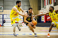 Basketball, Win2Day Superliga 2023/24, Grunddurchgang 16.Runde, SKN St. Pölten, Flyers Wels, Akkan Atasoy (11), Radii Caisin (13)