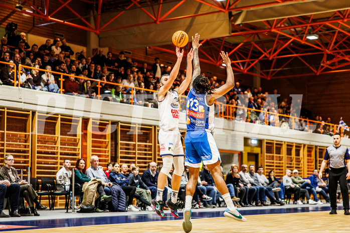 Basketball, win2day Basketball Superliga 2023/224, Grunddurchgang Runde 16, BBC Nord Dragonz, Oberwart Gunners, Tino Sebalj (13)