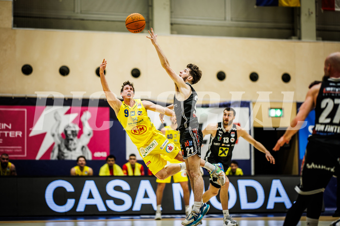 Basketball, Win2Day Superliga 2023/24, Grunddurchgang 16.Runde, SKN St. Pölten, Flyers Wels, Roman Jagsch (9), Elvir Jakupovic (21)
