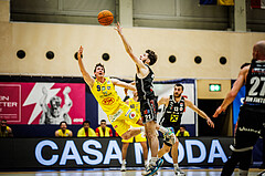 Basketball, Win2Day Superliga 2023/24, Grunddurchgang 16.Runde, SKN St. Pölten, Flyers Wels, Roman Jagsch (9), Elvir Jakupovic (21)