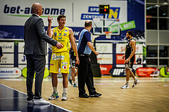 Basketball, Win2Day Superliga 2023/24, Grunddurchgang 16.Runde, SKN St. Pölten, Flyers Wels, Mike Coffin (Head Coach), Roman Jagsch (9)