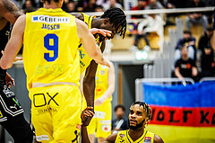 Basketball, Win2Day Superliga 2023/24, Grunddurchgang 16.Runde, SKN St. Pölten, Flyers Wels, Ajiroghene Ogemuno-Johnson (10), Michael Anthony Randolph Jr. (5)