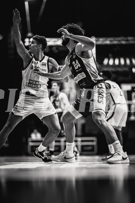 Basketball, Win2Day Superliga 2024/25, Grunddurchgang 7.Runde, BC Vienna, Klosterneuburg Dukes, Aron Stazic (21), Will Carius (24)