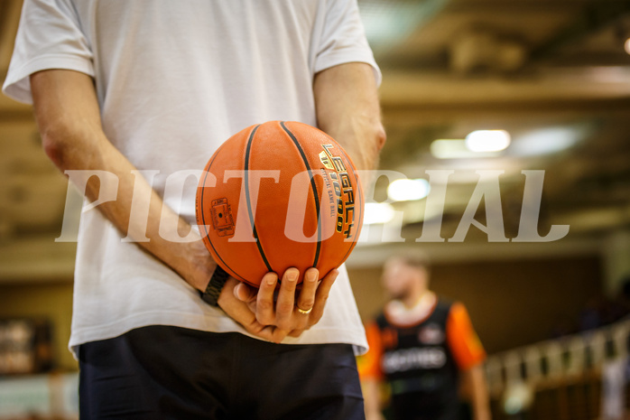 Basketball, win2day Basketball Superliga 2022/23, Grunddurchgang 1.Runde, Fürstenfeld Panthers, Oberwart Gunners, #featured Spielball