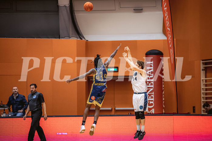 Basketball, Win2Day Superliga 2022/23, Grunddurchgang 2.Runde, Vienna D.C. Timberwolves, UBSC Raiffeisen Graz, Issac James Vann Jr (13), Peter Hofbauer (14)