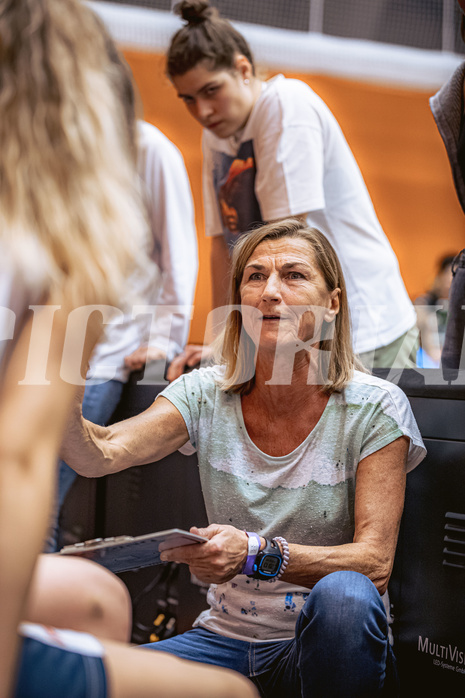 Basketball, Win2Day Basketball Damen Superliga 2022/23, Grunddurchgang 2.Runde, Vienna D.C. Timberwolves, KOS Celovec Damen, Beata Renertov (Headcoach)