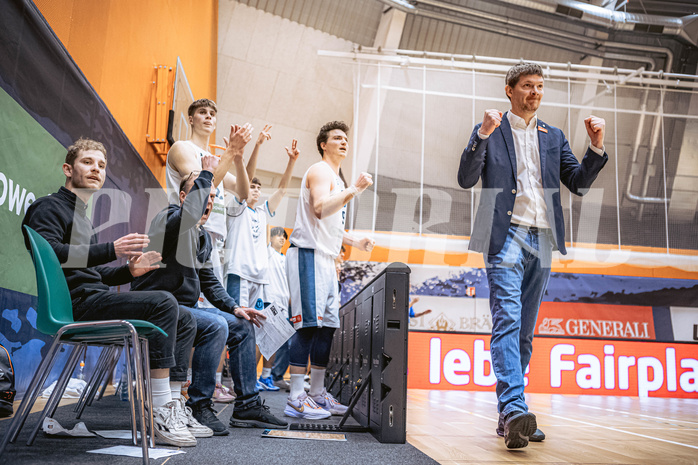 Basketball, Win2Day Superliga 2022/23, 6. Qualifikationsrunde, Vienna Timberwolves, UBSC Graz, Justin Schlünken (Ass. Coach), Robert Langer (Ass. Coach), Jakob Lohr (12), Philipp D’Angelo (9), Hubert Schmidt (Head Coach)