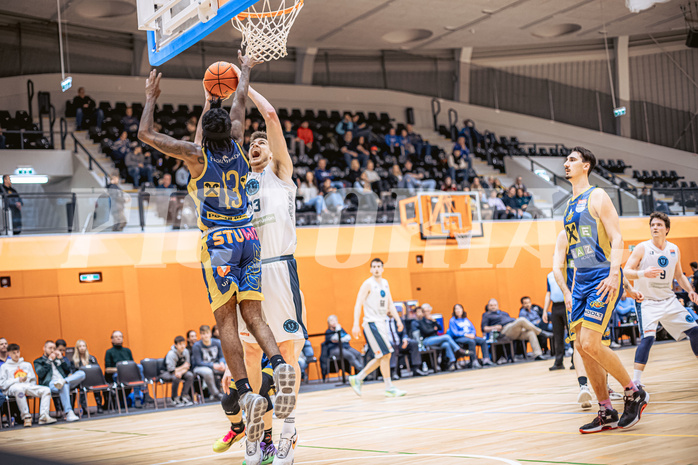 Basketball, Win2Day Superliga 2022/23, 6. Qualifikationsrunde, Vienna Timberwolves, UBSC Graz, Issac James Vann Jr (13), Chris Vogt (33)