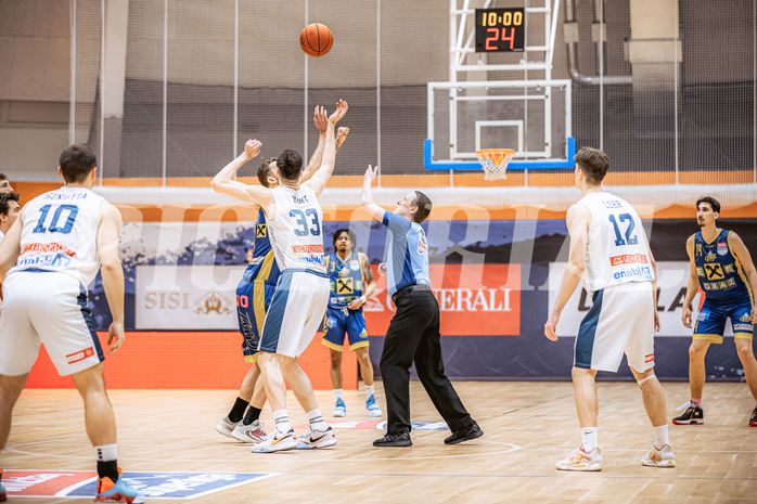 Basketball, Win2Day Superliga 2022/23, 6. Qualifikationsrunde, Vienna Timberwolves, UBSC Graz, Tanner Giddings (15), Chris Vogt (33)