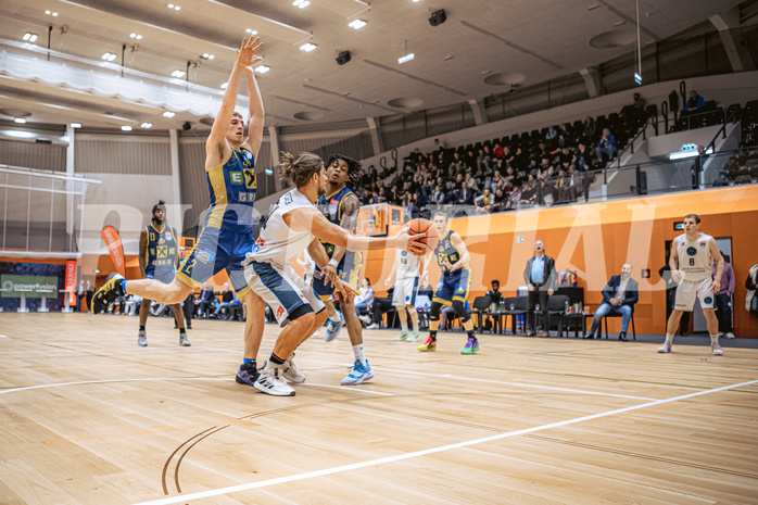 Basketball, Win2Day Superliga 2022/23, 6. Qualifikationsrunde, Vienna Timberwolves, UBSC Graz, Robert Gerald Hawkinson (2), Moritz Lanegger (21)
