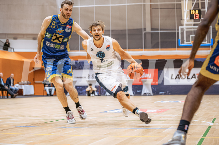 Basketball, Win2Day Superliga 2022/23, 6. Qualifikationsrunde, Vienna Timberwolves, UBSC Graz, Tanner Giddings (15), Moritz Lanegger (21)