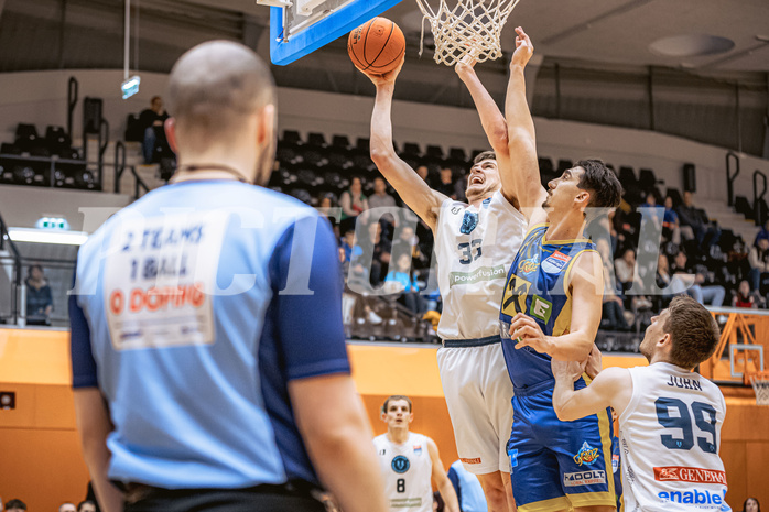 Basketball, Win2Day Superliga 2022/23, 6. Qualifikationsrunde, Vienna Timberwolves, UBSC Graz, Chris Vogt (33), Mario Spaleta (14)