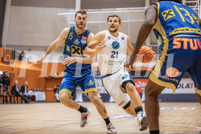 Basketball, Win2Day Superliga 2022/23, 6. Qualifikationsrunde, Vienna Timberwolves, UBSC Graz, Tanner Giddings (15), Moritz Lanegger (21)