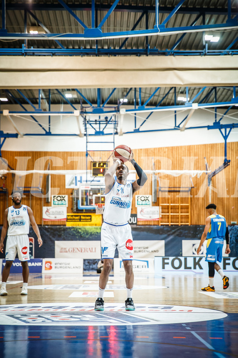 Basketball, bet-at-home Basketball Superliga 2020/21, Viertelfinale Spiel 1, Oberwart Gunners, SKN St. Pölten, Nigel Pruitt (11)