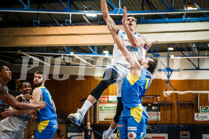 Basketball, bet-at-home Basketball Superliga 2020/21, Viertelfinale Spiel 1, Oberwart Gunners, SKN St. Pölten, Edi Patekar (9)