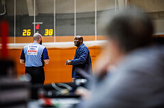 Basketball, Basketball Zweite Liga 2024/25, Grunddurchgang 11.Runde, Vienna Timberwolves, Mattersburg Rocks, Schiedsrichter, James WILLIAMS (Headcoach)
