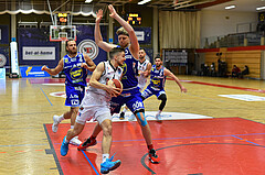 Basketball Superliga 2020/21, Grunddurchgang 6.Runde Flyers Wels vs. Swans Gmunden, Enis Murati (4), Jan Raszdevsek (4), Javion Ogunyemi (5)
