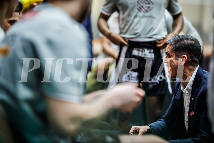 Basketball, Win2Day Superliga 2023/24, 3. Qualifikationsrunde, Vienna Timberwolves, Kapfenberg Bulls, Antonio Herrera (Head Coach)