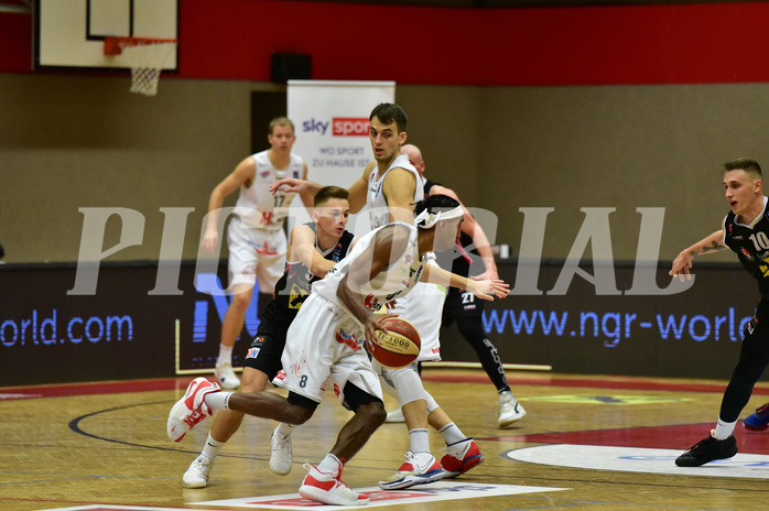 Basketball Superliga 2020/21, Grunddurchgang 11.Runde Flyers Wels vs. Kapfenberg Bulls, Danilo Tepic (9), Eric McClellan (8),

