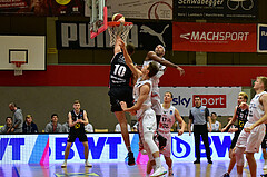 Basketball Superliga 2020/21, Grunddurchgang 11.Runde Flyers Wels vs. Kapfenberg Bulls, Konstantin Waser (8),Aleksandar Andjelkovic (10), Eric McClellan (8), David Vötsch (17),
