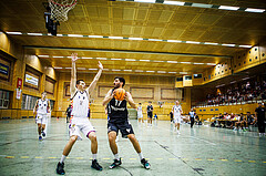 Basketball, Basketball Zweite Liga 2023/24, Grunddurchgang 2.Runde, Vienna United, Raiders Tirol, Jakub Kotala (16), Tihomir Vranjes (17)