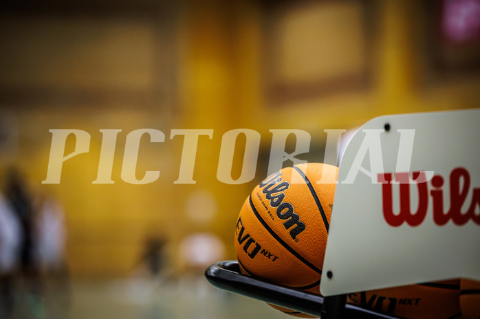 Basketball, Basketball Zweite Liga 2023/24, Grunddurchgang 2.Runde, Vienna United, Raiders Tirol, feature, ball