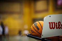 Basketball, Basketball Zweite Liga 2023/24, Grunddurchgang 2.Runde, Vienna United, Raiders Tirol, feature, ball