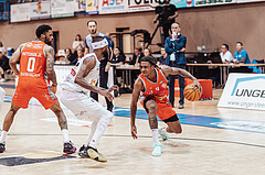 Basketball, Basketball Superliga 2023/24 , HF 2, Oberwart Gunners, Traiskirchen Lions, Derrek Brooks (11), Demarcus Demonia (4)