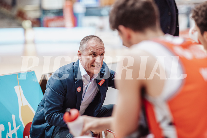 Basketball, Basketball Superliga 2023/24 , HF 2, Oberwart Gunners, Traiskirchen Lions, Radomir Mijanovic (Head Coach)