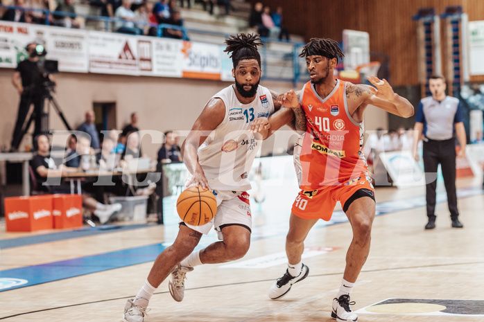 Basketball, Basketball Superliga 2023/24 , HF 2, Oberwart Gunners, Traiskirchen Lions, Kris Monroe (13), Jaquan Lawrence (40)