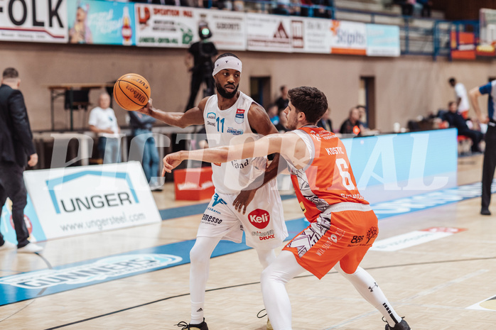 Basketball, Basketball Superliga 2023/24 , HF 2, Oberwart Gunners, Traiskirchen Lions, Derrek Brooks (11), Aleksej Kostic (6)