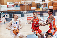 Basketball, Basketball Superliga 2023/24 , HF 2, Oberwart Gunners, Traiskirchen Lions, Sebastian Kaeferle (7), Edgars Lasenbergs (25), Demarcus Demonia (4)
