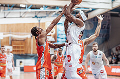 Basketball, Basketball Superliga 2023/24 , HF 2, Oberwart Gunners, Traiskirchen Lions, Demarcus Demonia (4), Derrek Brooks (11)