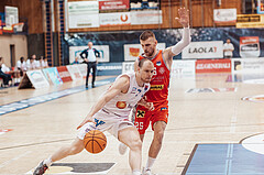 Basketball, Basketball Superliga 2023/24 , HF 2, Oberwart Gunners, Traiskirchen Lions, Sebastian Kaeferle (7), Edgars Lasenbergs (25)