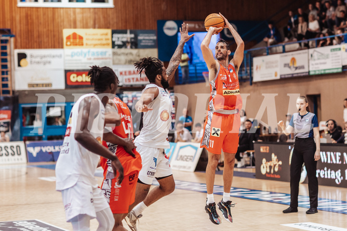 Basketball, Basketball Superliga 2023/24 , HF 2, Oberwart Gunners, Traiskirchen Lions, Kris Monroe (13), Fabricio Vay (11)